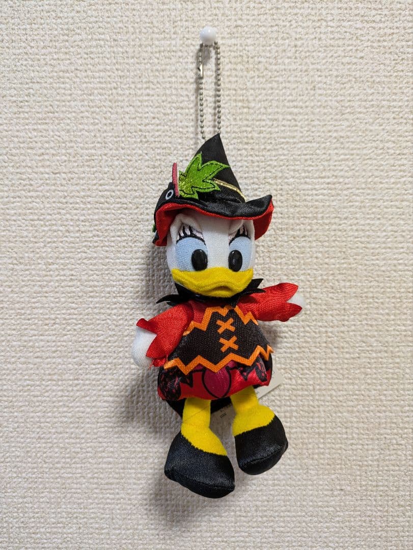 【美品】ディズニー デイジー ぬいぐるみバッジ ハロウィンシリーズ
