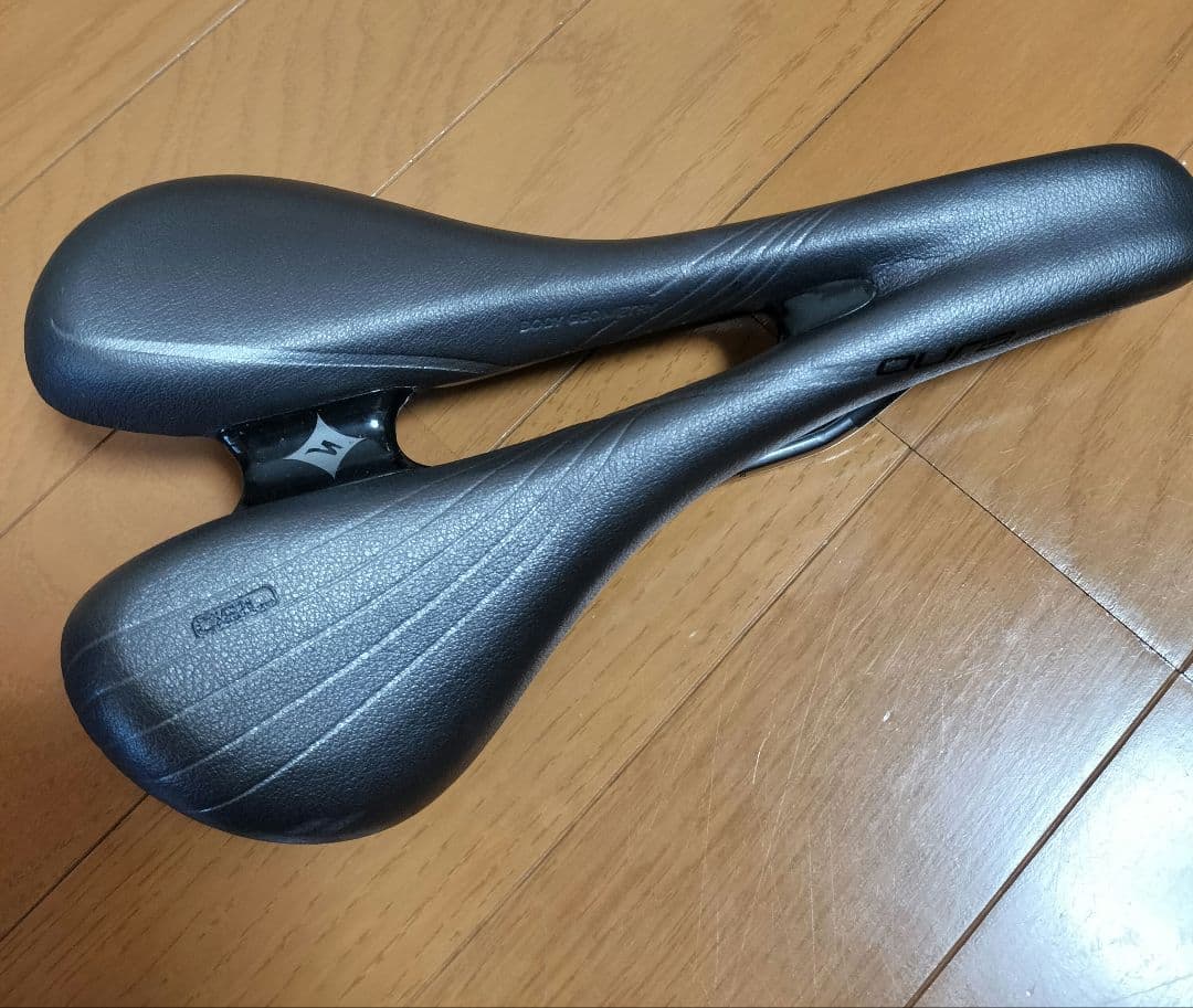 SPECIALIZED　OURA サドル　155mm