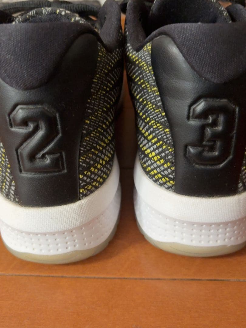 Jordan バスケットシューズ 23黒/黄