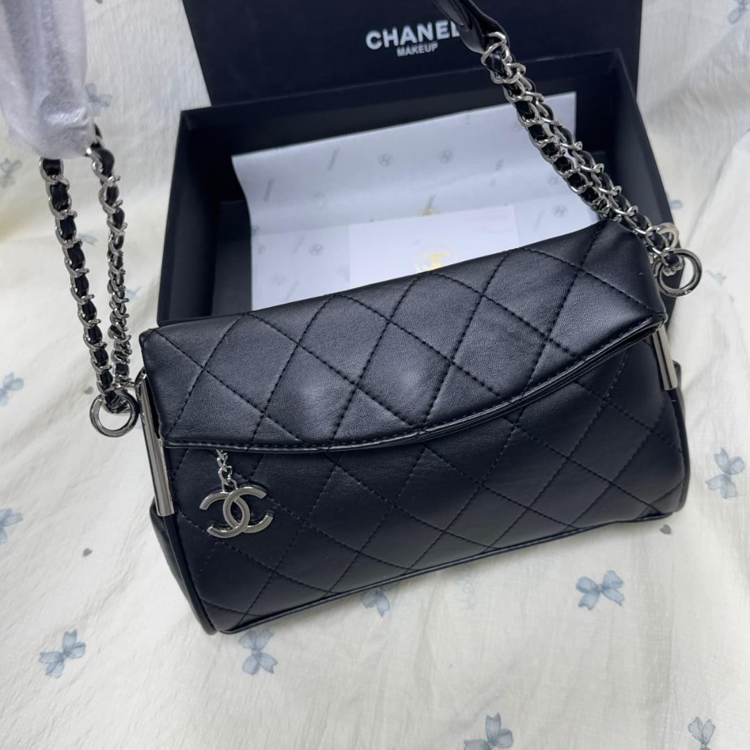 美品✨VIP✨限定ブラックレザー ショルダーバッグ