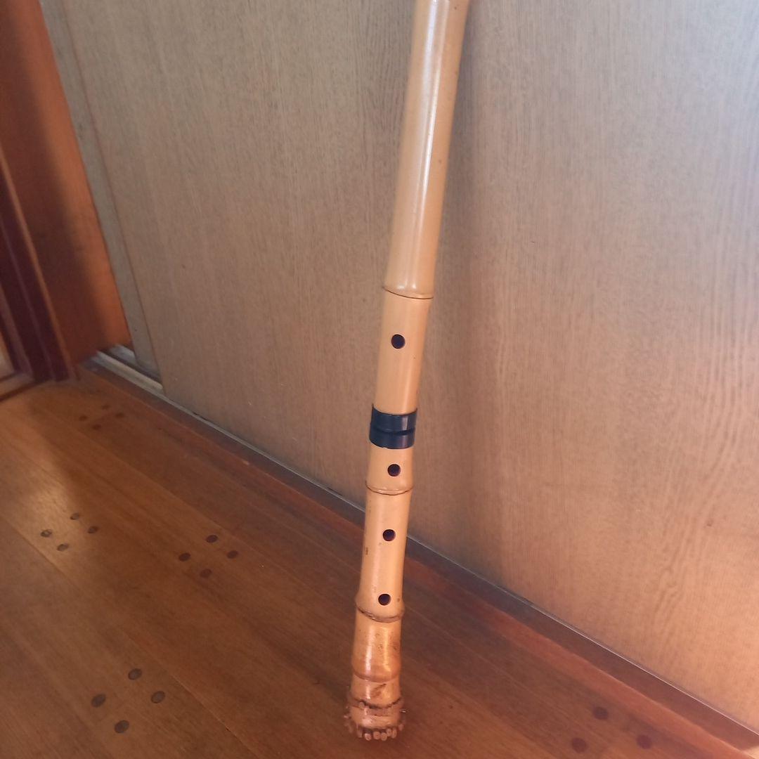 日本の伝統的な木管楽器である尺八（しゃくはち）で