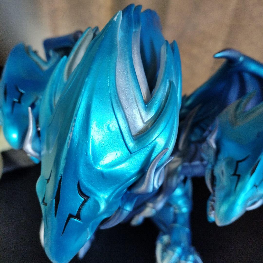 遊戯王　ブルーアイズアルティメットドラゴン　MONDO フィギュア
