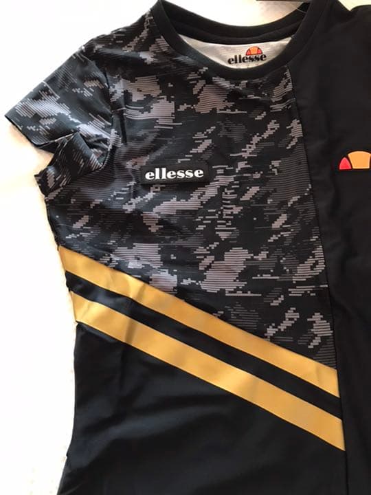 エレッセ  テニスウェア　黒柄トップス　US-XSサイズ　新品