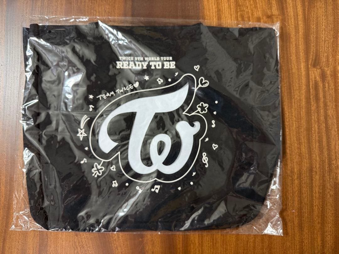 【新品未開封】TWICE READY TO BE トートバッグ　おまけ付き計2点