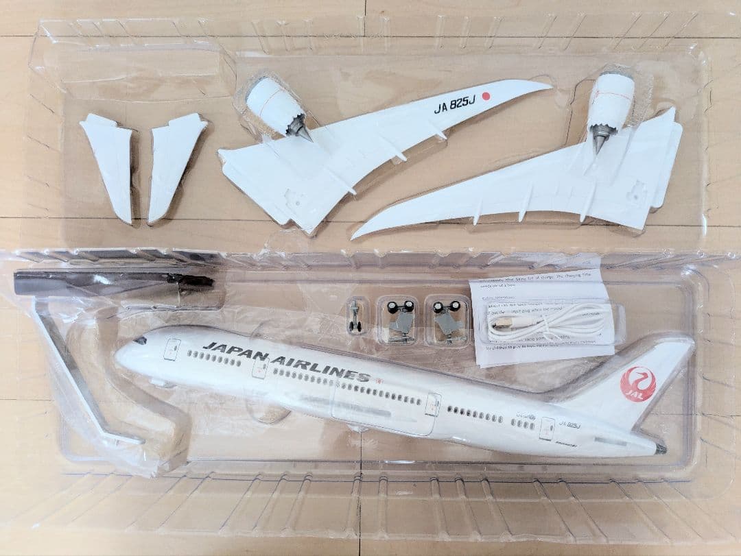 【新品未使用】JAL ボーイング787 飛行機模型 リチウム電池内蔵