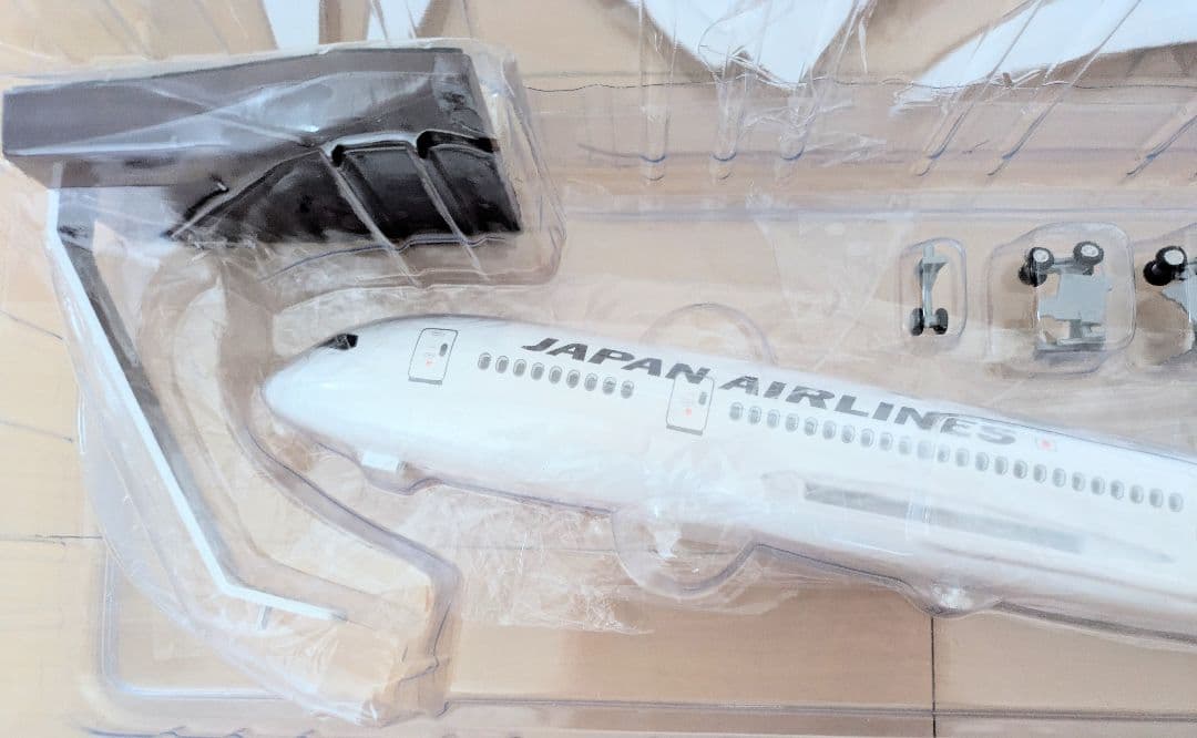 【新品未使用】JAL ボーイング787 飛行機模型 リチウム電池内蔵