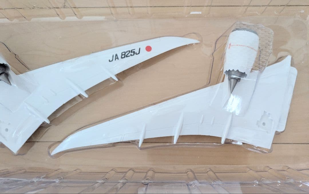 【新品未使用】JAL ボーイング787 飛行機模型 リチウム電池内蔵