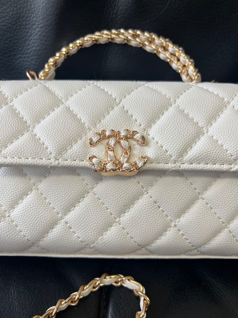 CHANEL ホワイトキルティングバック