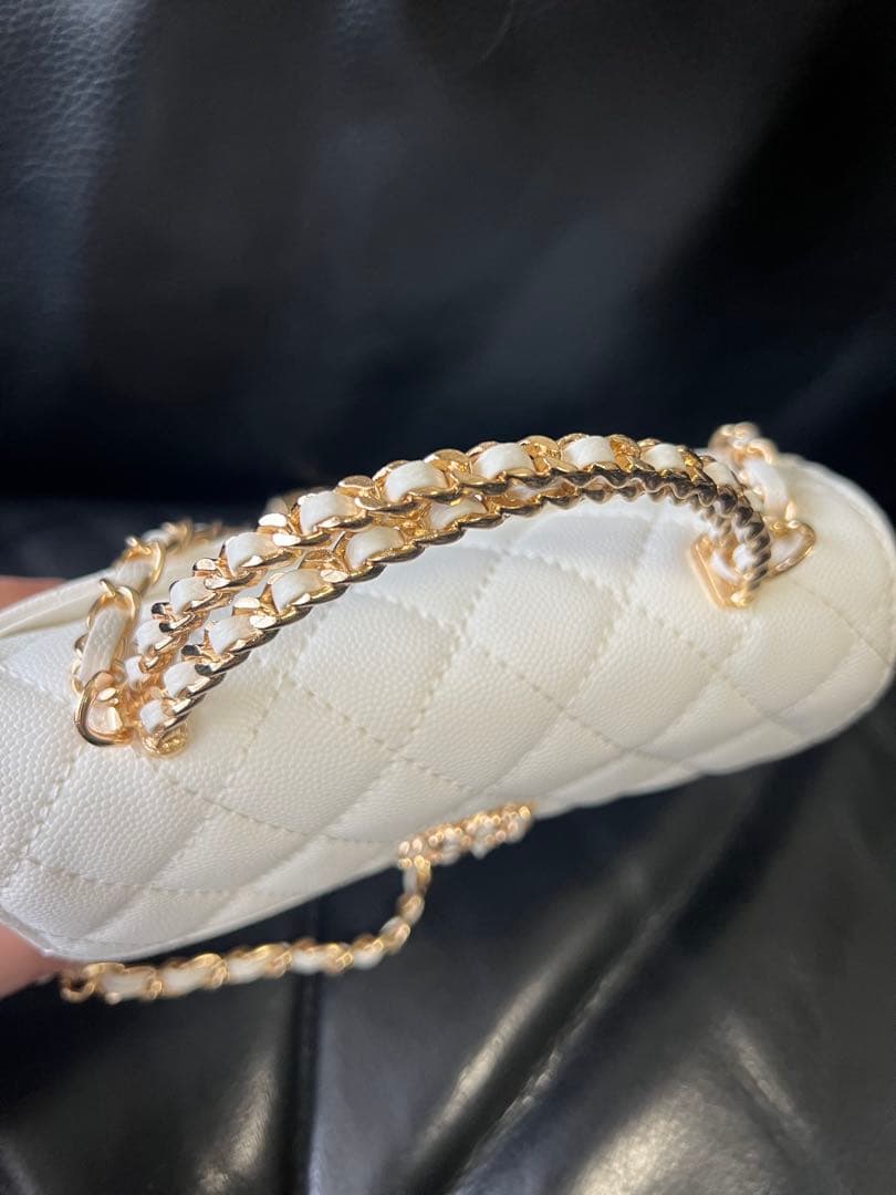 CHANEL ホワイトキルティングバック