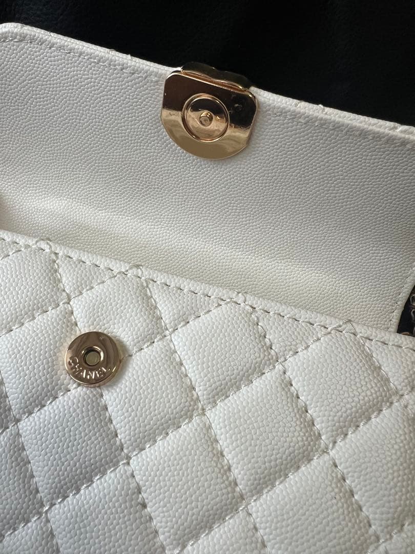 CHANEL ホワイトキルティングバック