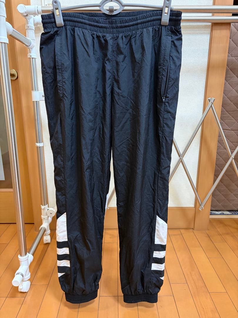 adidas アディダス オリジナルス トレフォイルロゴ ナイロンパンツ　黒　L