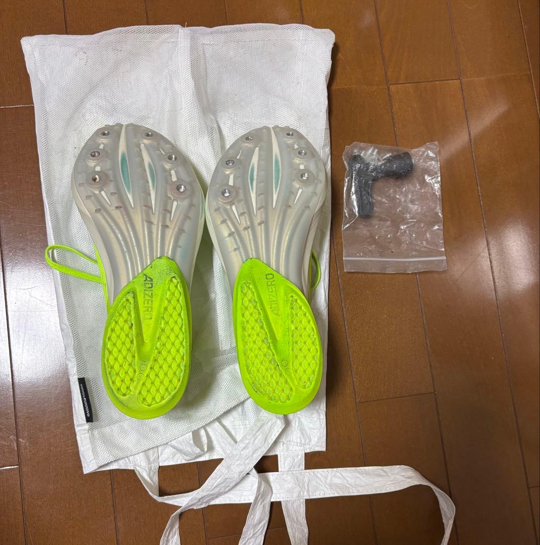蛍光イエロー スパイクシューズ