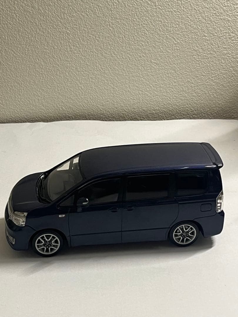 非売品　トヨタ　70　VOXY　ヴォクシー　G's 　カラーサンプル　ミニカー