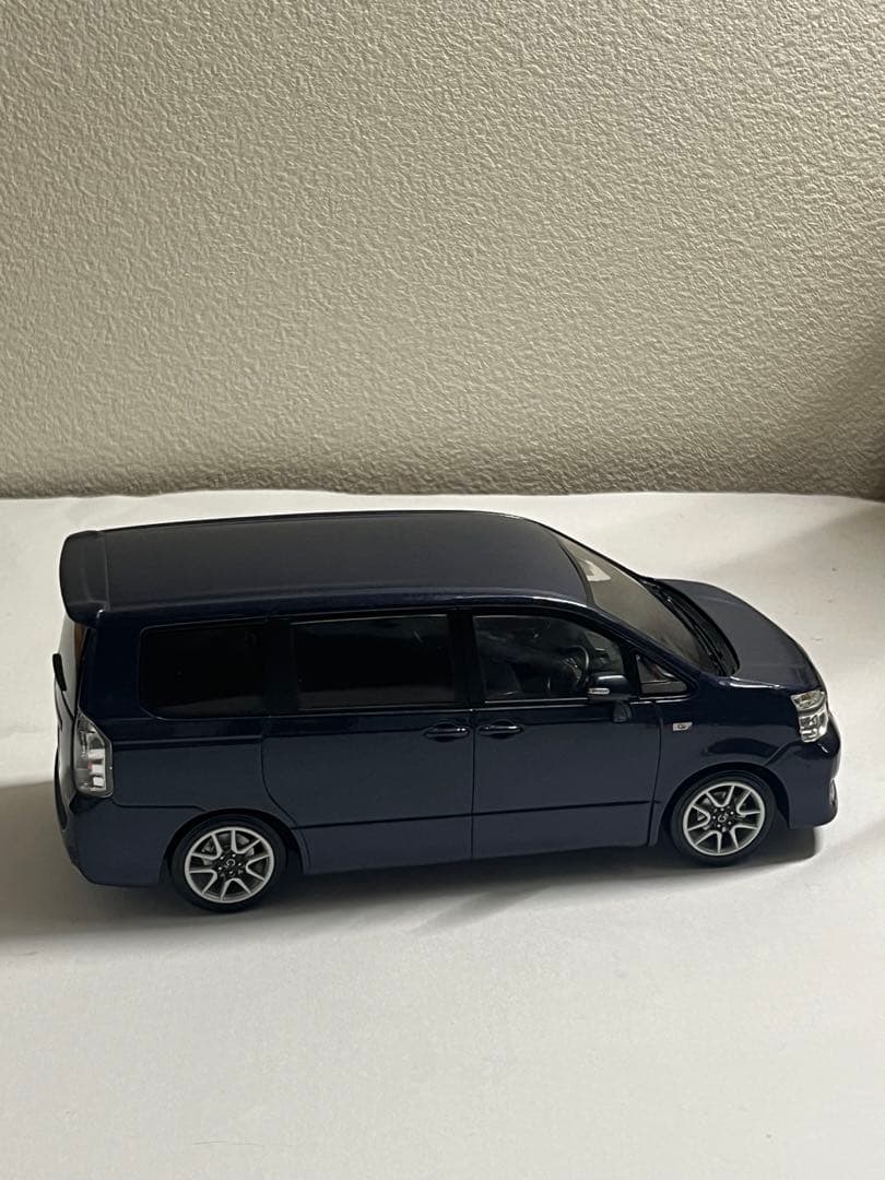 非売品　トヨタ　70　VOXY　ヴォクシー　G's 　カラーサンプル　ミニカー