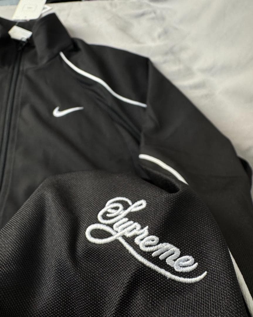 大人気！Supreme Nike Track Jacket Black M