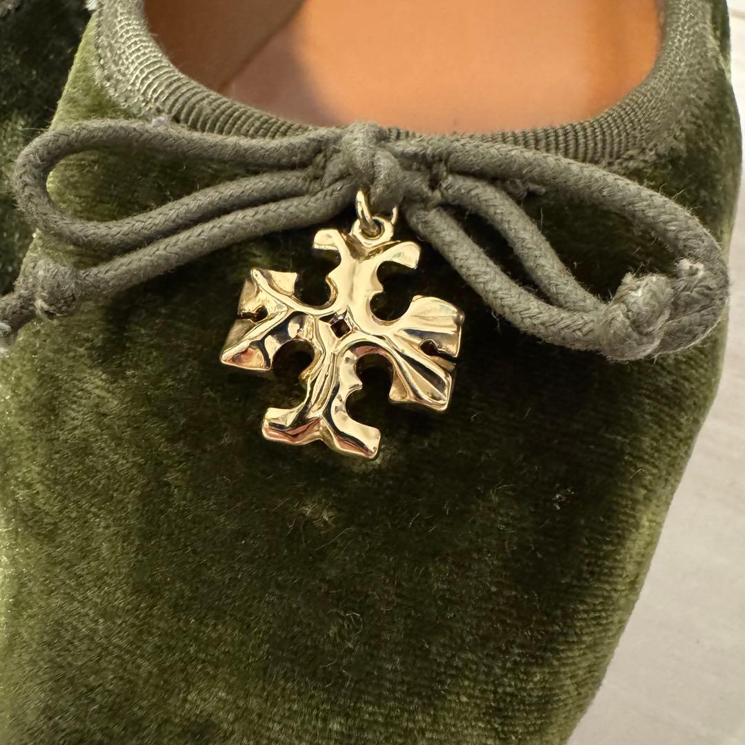 【TORY BURCH】ベルベットバレエシューズ［元値36,300円］