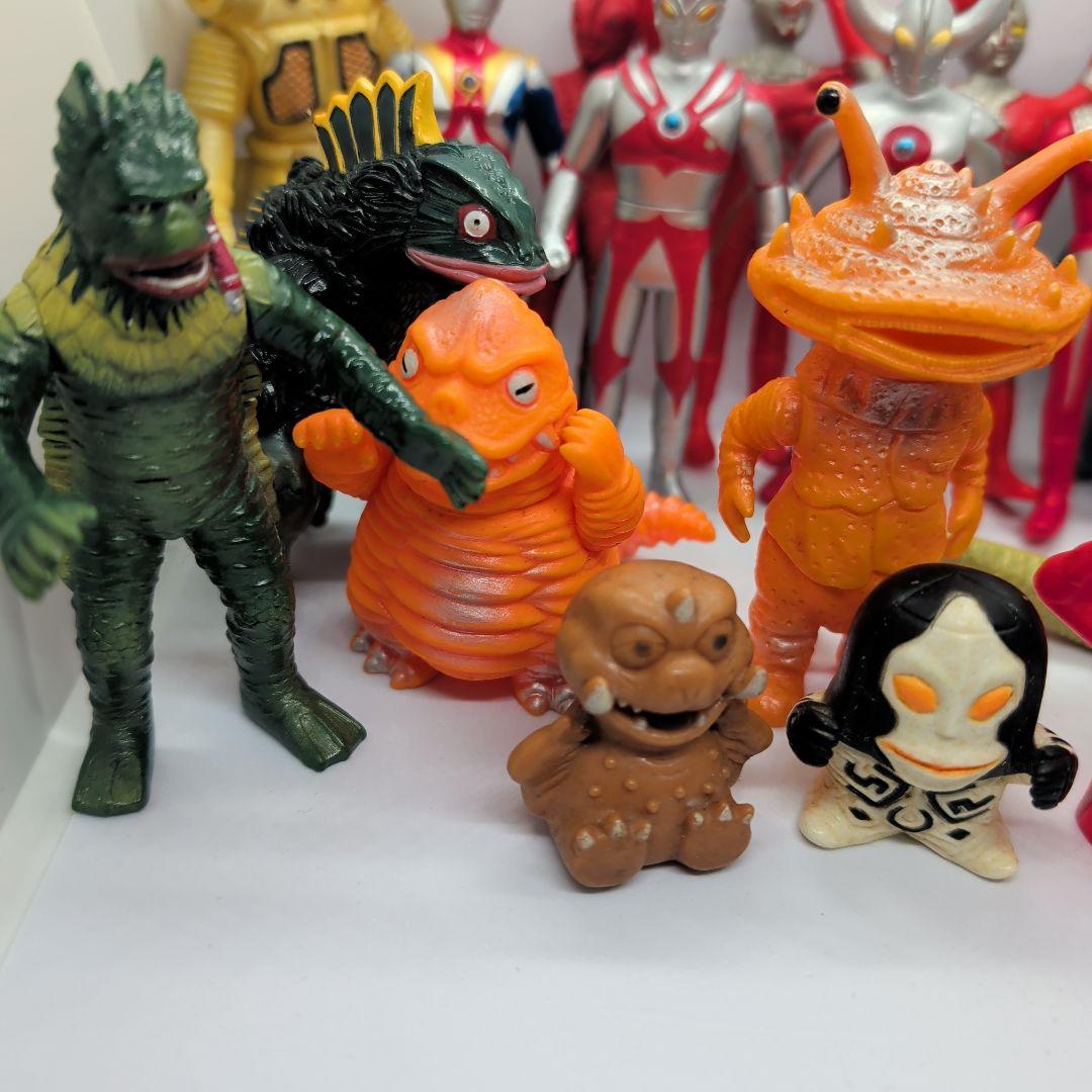 《ゆきが降った》 ウルトラマンシリーズ 怪獣フィギュア　大小19体セット