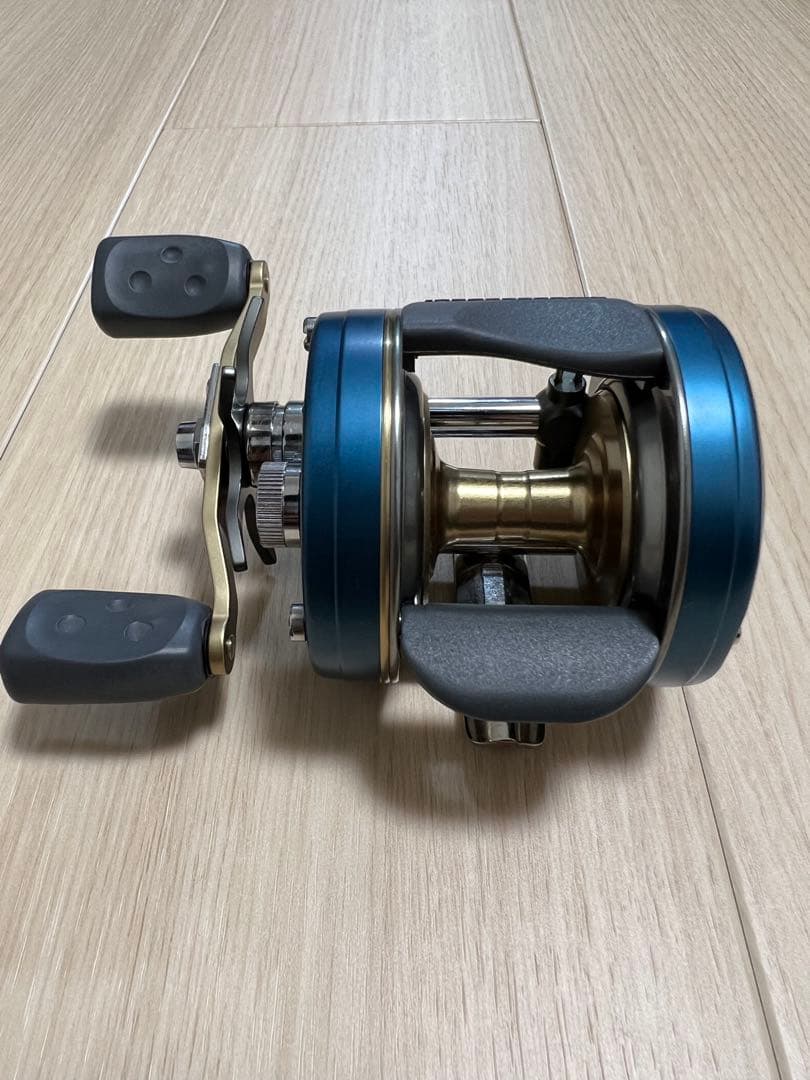 希少　超美品　Abu Garcia 5601C4 ベイトリール　左巻き　ブルー