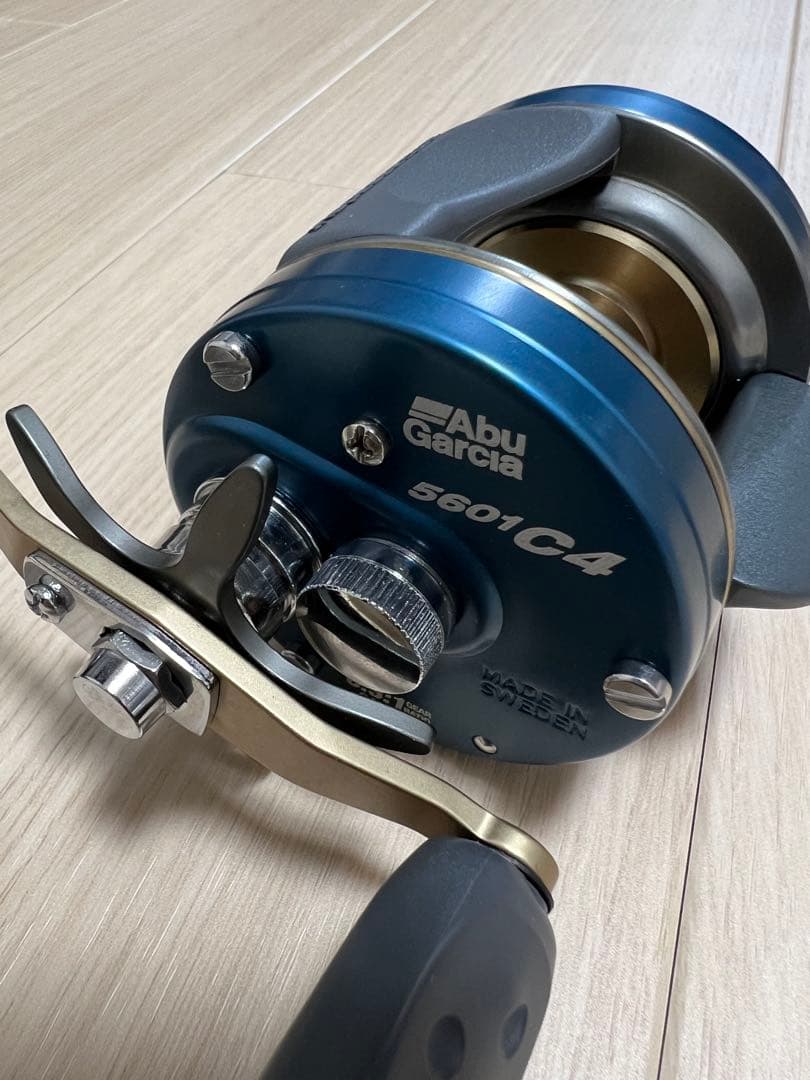 希少　超美品　Abu Garcia 5601C4 ベイトリール　左巻き　ブルー