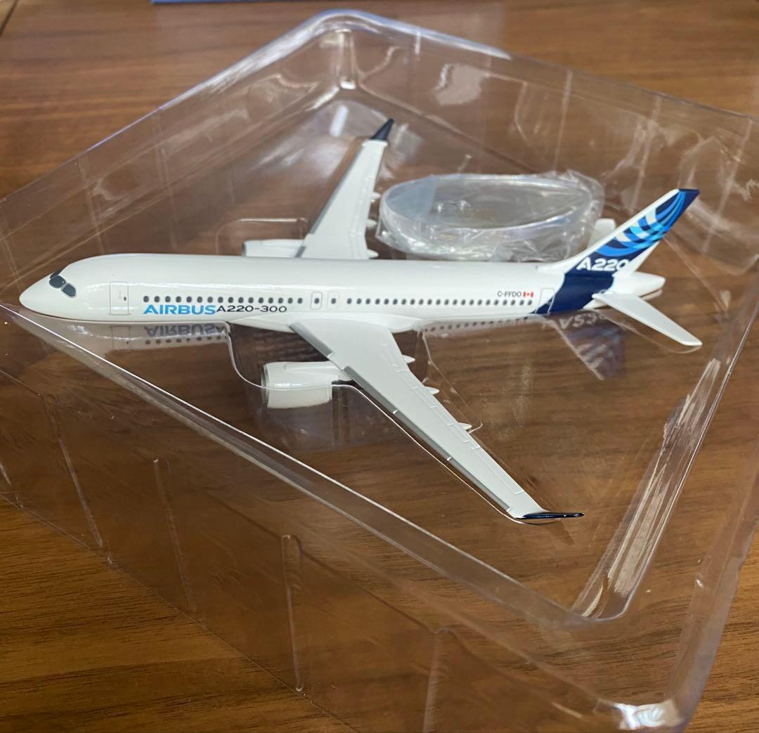 AIRBUS A220-300 1/200 スケールモデル