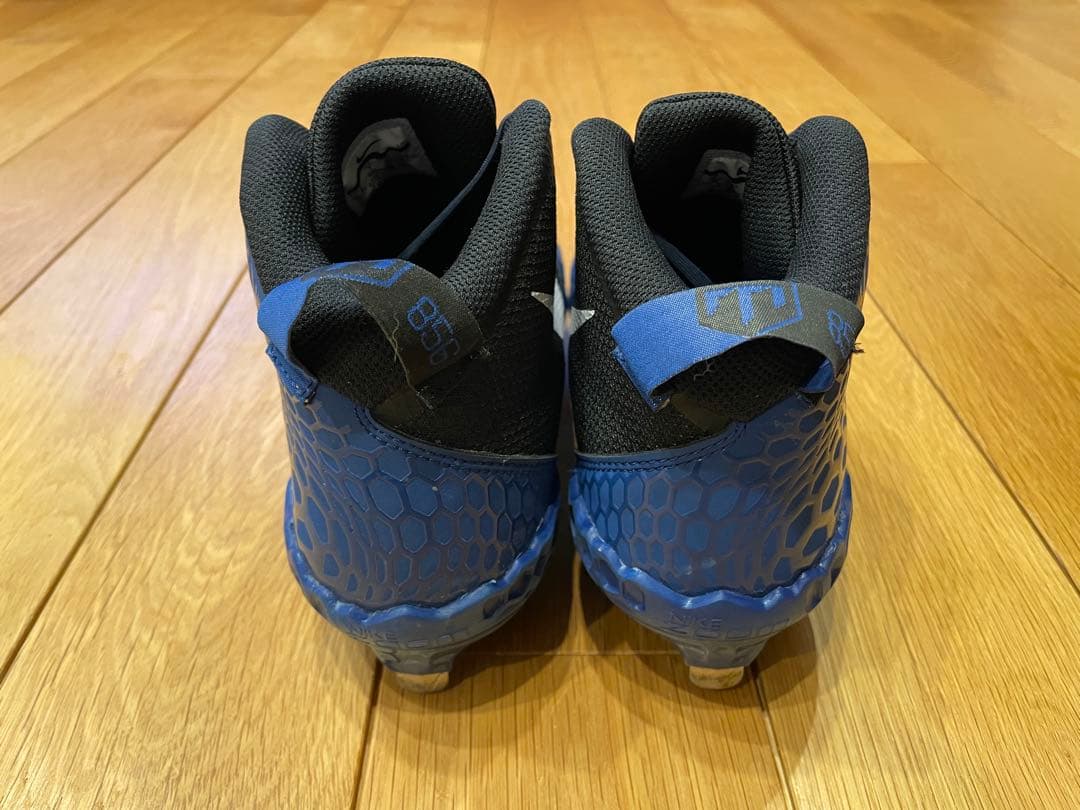 NIKE 日本未発売　トラウト野球スパイクシューズ