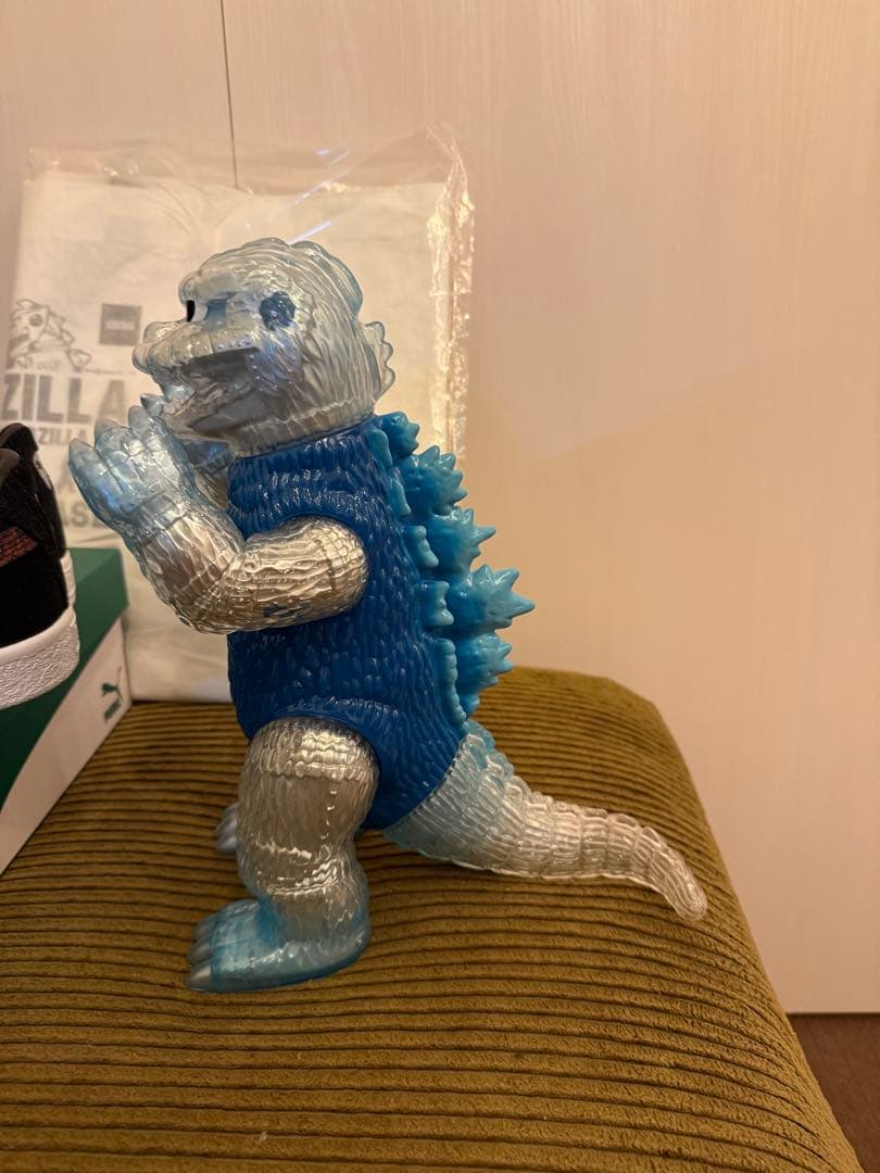 ■新品未使用■ シークレットベース ゴジラ ソフビ PUMA スニーカー セット