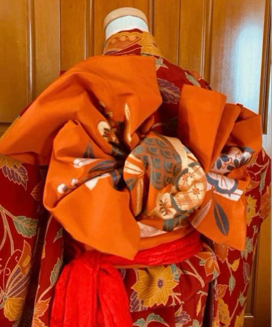 七歳の女の子のお支度　臙脂色　紅型風模様渋め　正絹振袖　七五三セット