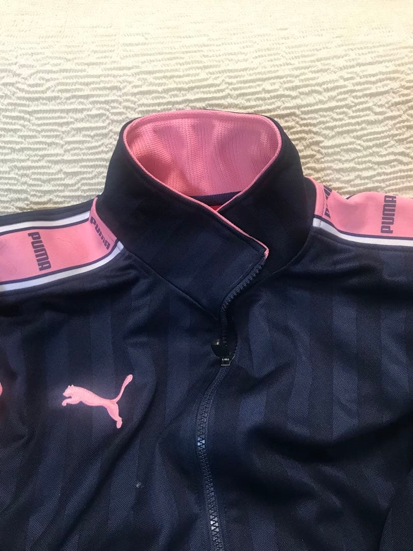 にゃん 　PUMAのジャージ上下セット 紺にピンク