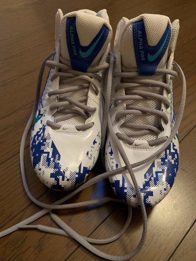 アメリカンフットボール スパイク　Nike