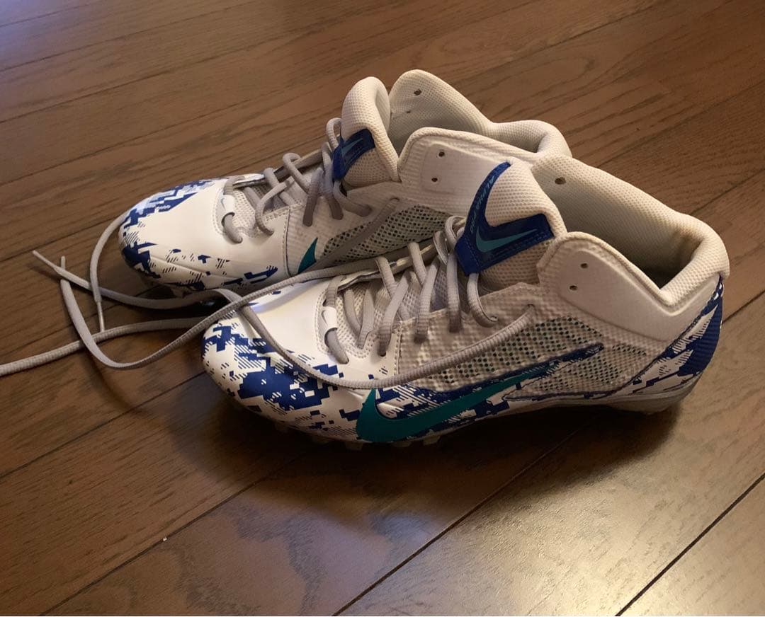アメリカンフットボール スパイク　Nike