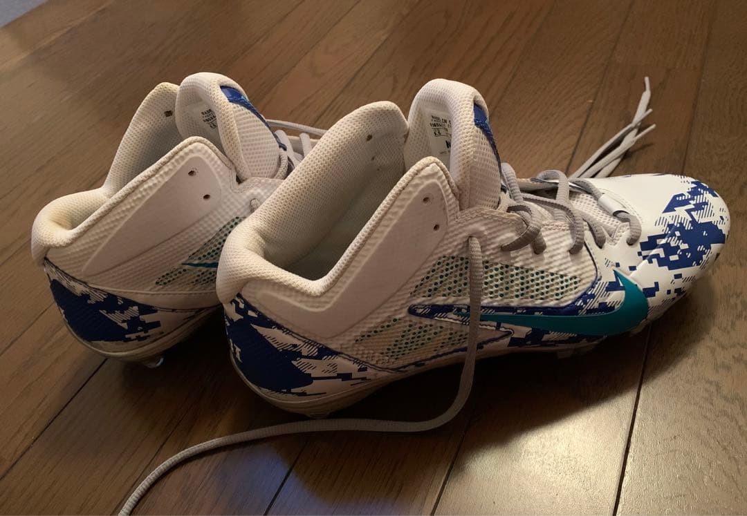アメリカンフットボール スパイク　Nike