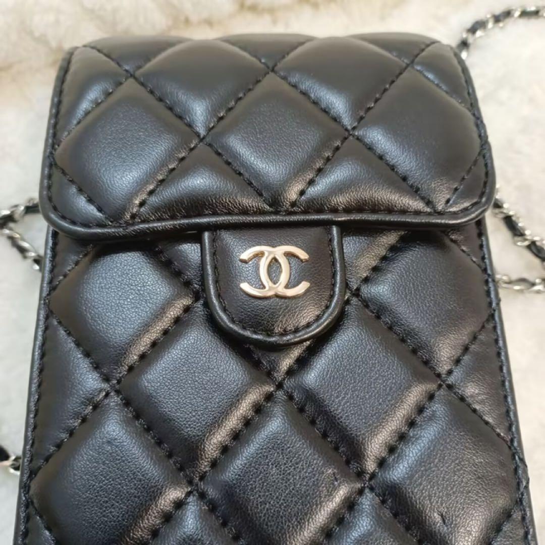 CHANELスマホショルダー キルティング ブラック