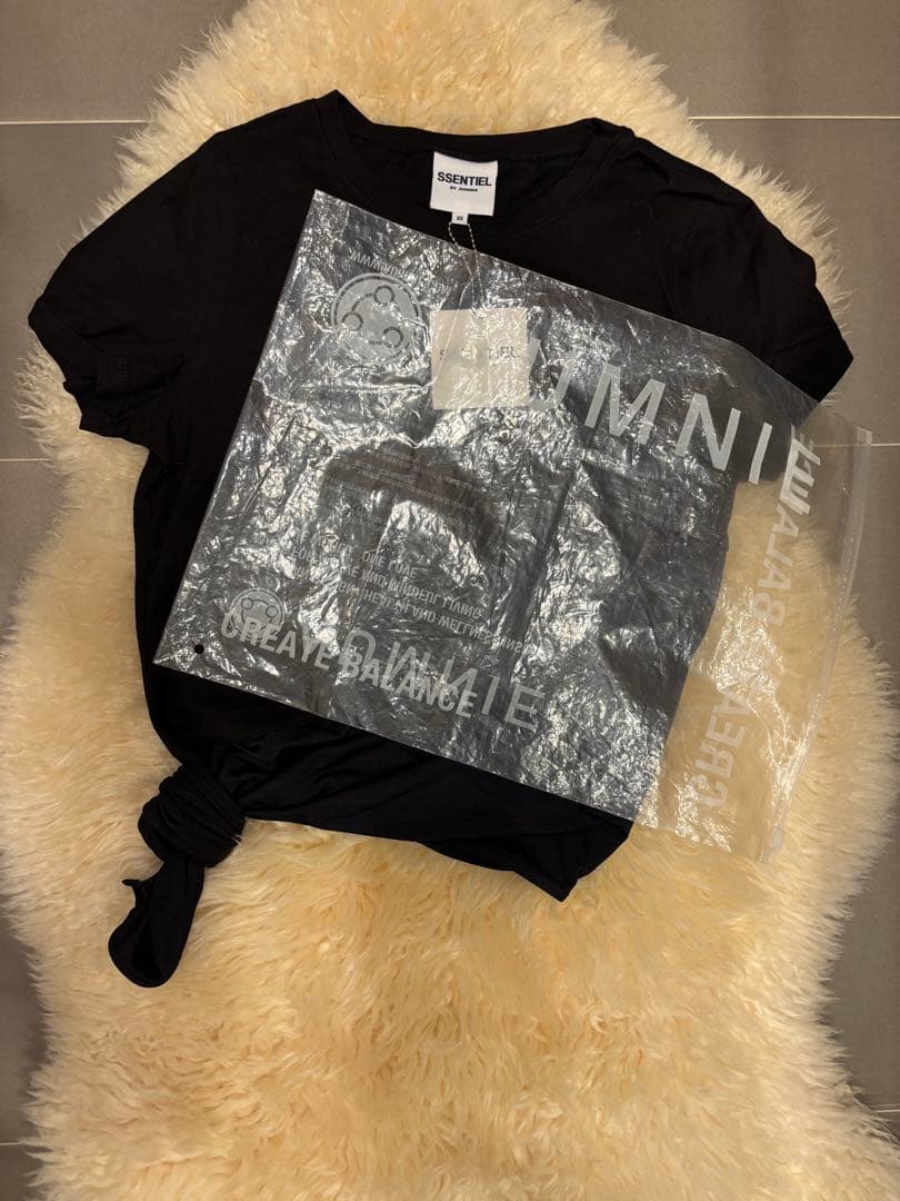 AUMNIE アムニー ⭐︎新品 未使用 ⭐︎黒とダークネイビー？のウェア