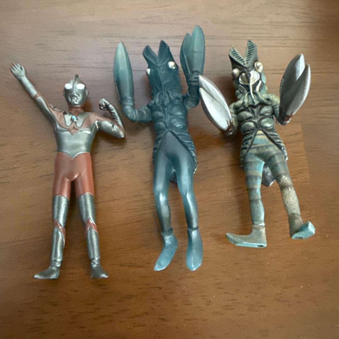 ウルトラ怪獣戯画　名鑑　侵略者を撃て