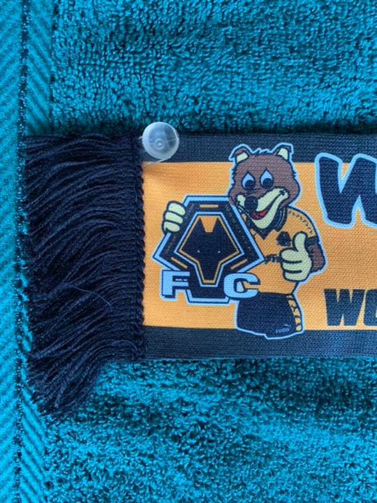 Wolvesカーキット2点(WOLFIE・マフラー)+キーホルダー+ピンバッジ