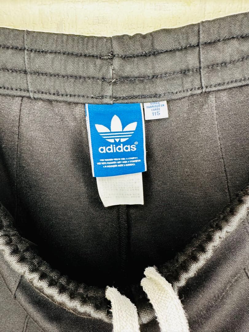 adidas 黒 ジャージパンツ 3stripes