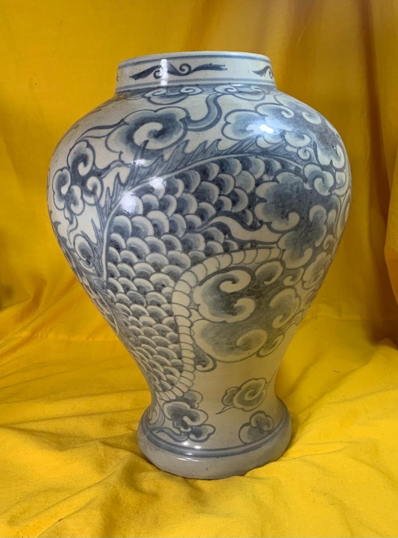 希少!! 李朝白磁染付雲龍紋壺 中国古玩 朝鮮美術 壷 青花 骨董品 現状品!!