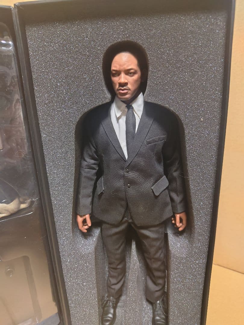 エンターベイ　MIB3 エージェントJ＆エージェントK 2体セット