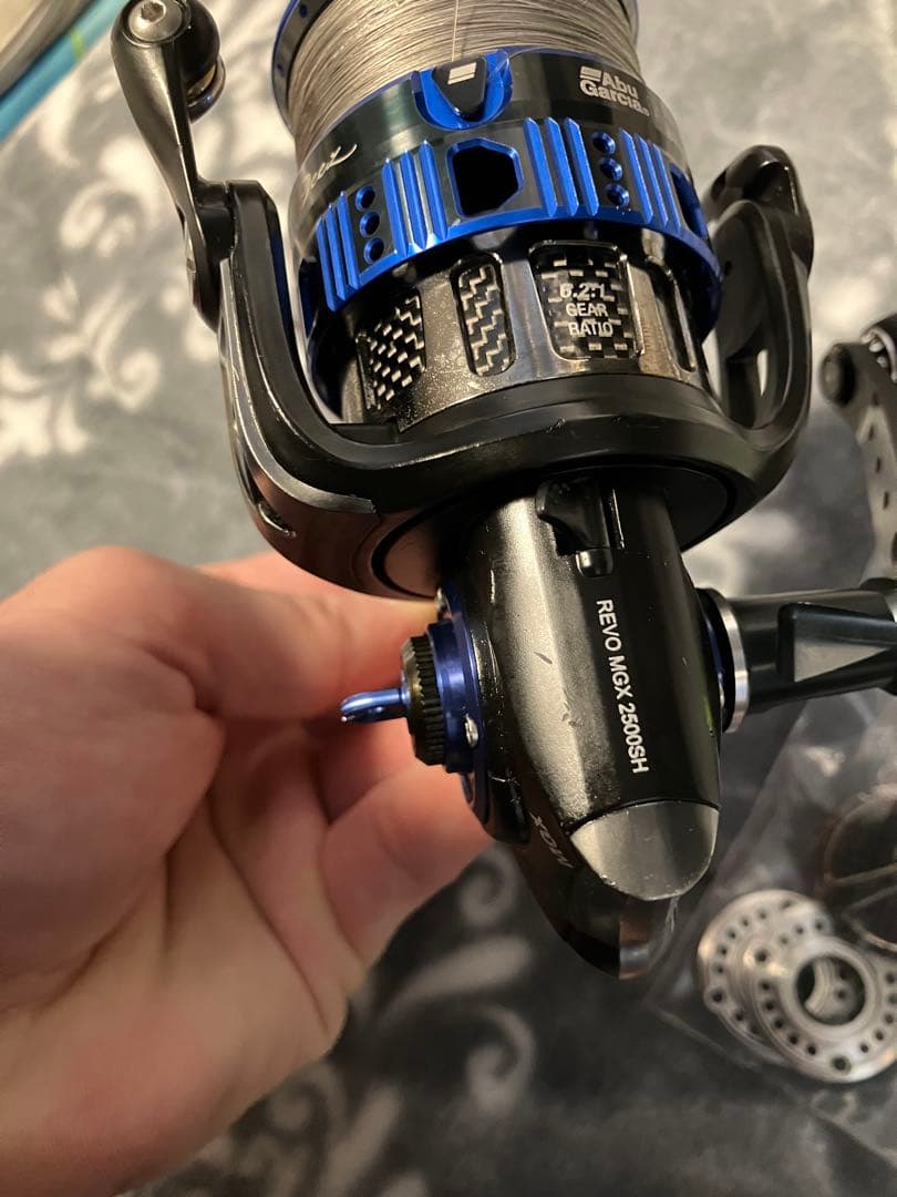 レボMGX 2500SH DEEZキット　純正スプール付　アブガルシア　青木大介