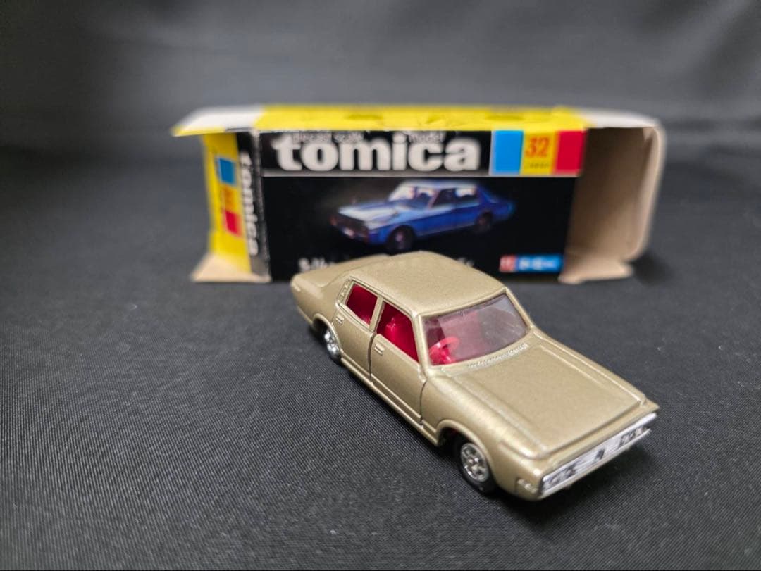 トミカ黒箱32トヨタニュークラウン(日本製)