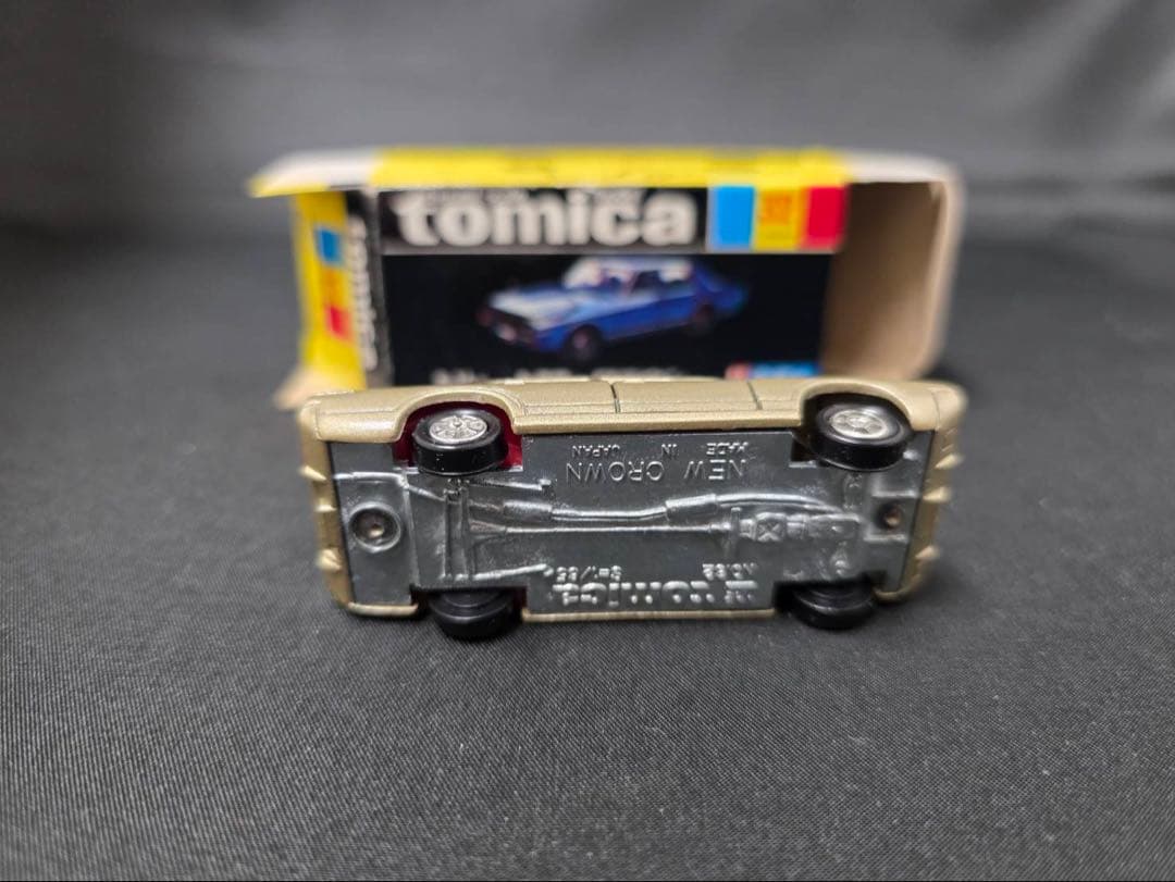 トミカ黒箱32トヨタニュークラウン(日本製)