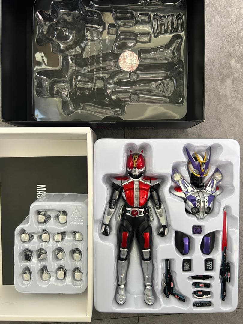 S.H.Figuarts真骨彫製法仮面ライダー電王 ソードフォーム ガンフォーム