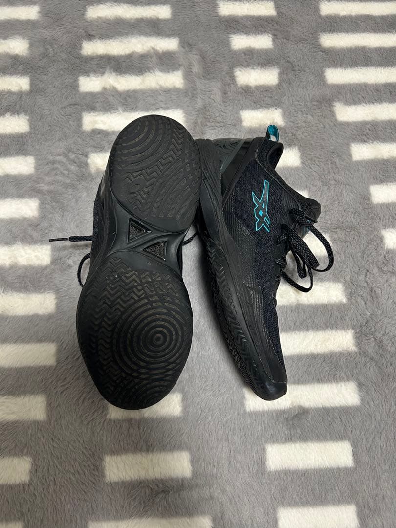 asics バッシュ　25.5