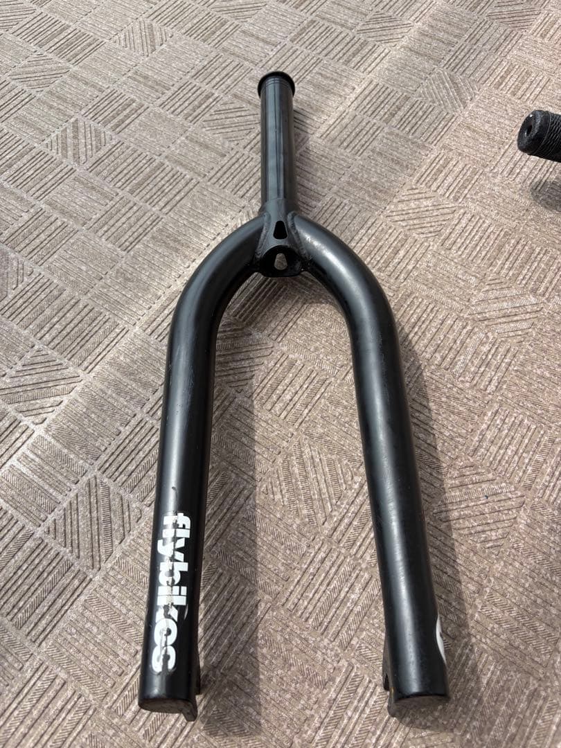 flybikes フロントフォーク ブラック