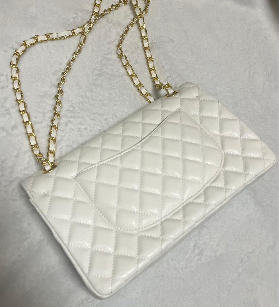 CHANELホワイト キルティングショルダーバッグ