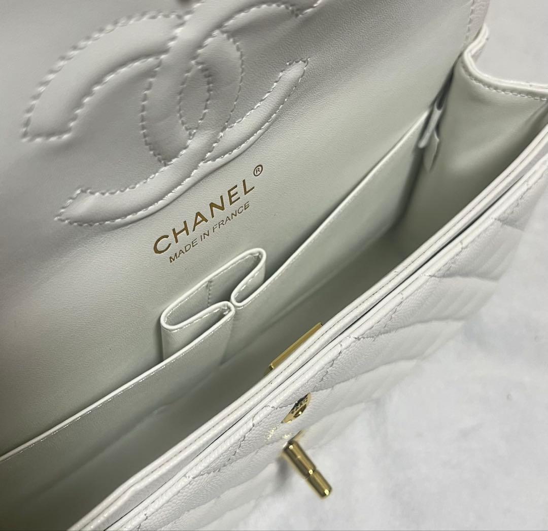 CHANELホワイト キルティングショルダーバッグ