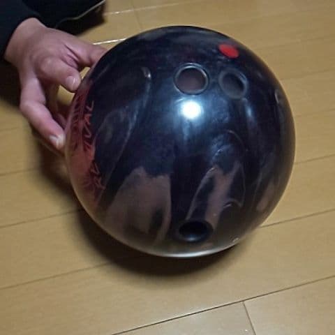 ボーリングボール二個