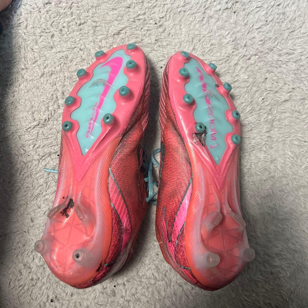 Nike Mercurial レッド スパイクシューズ