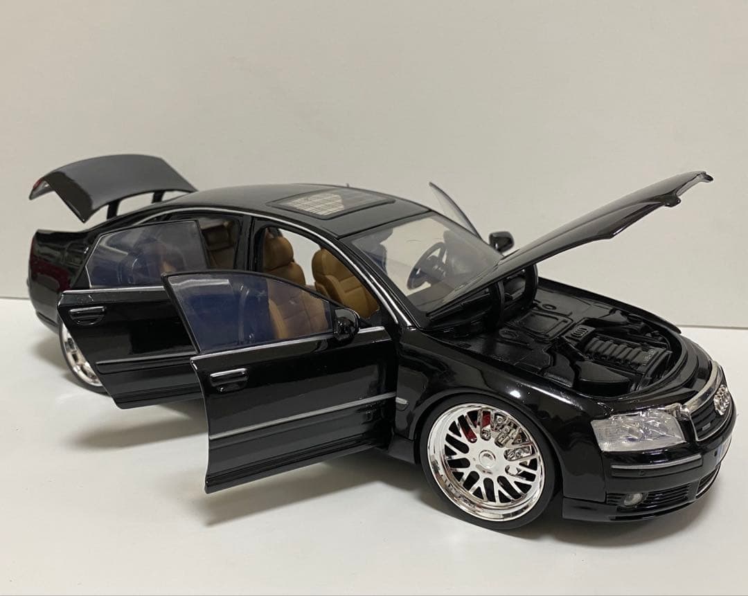 レア！　1/18 アメ車　ミニカー　アウディ　A8 ラグジュアリー　箱あり