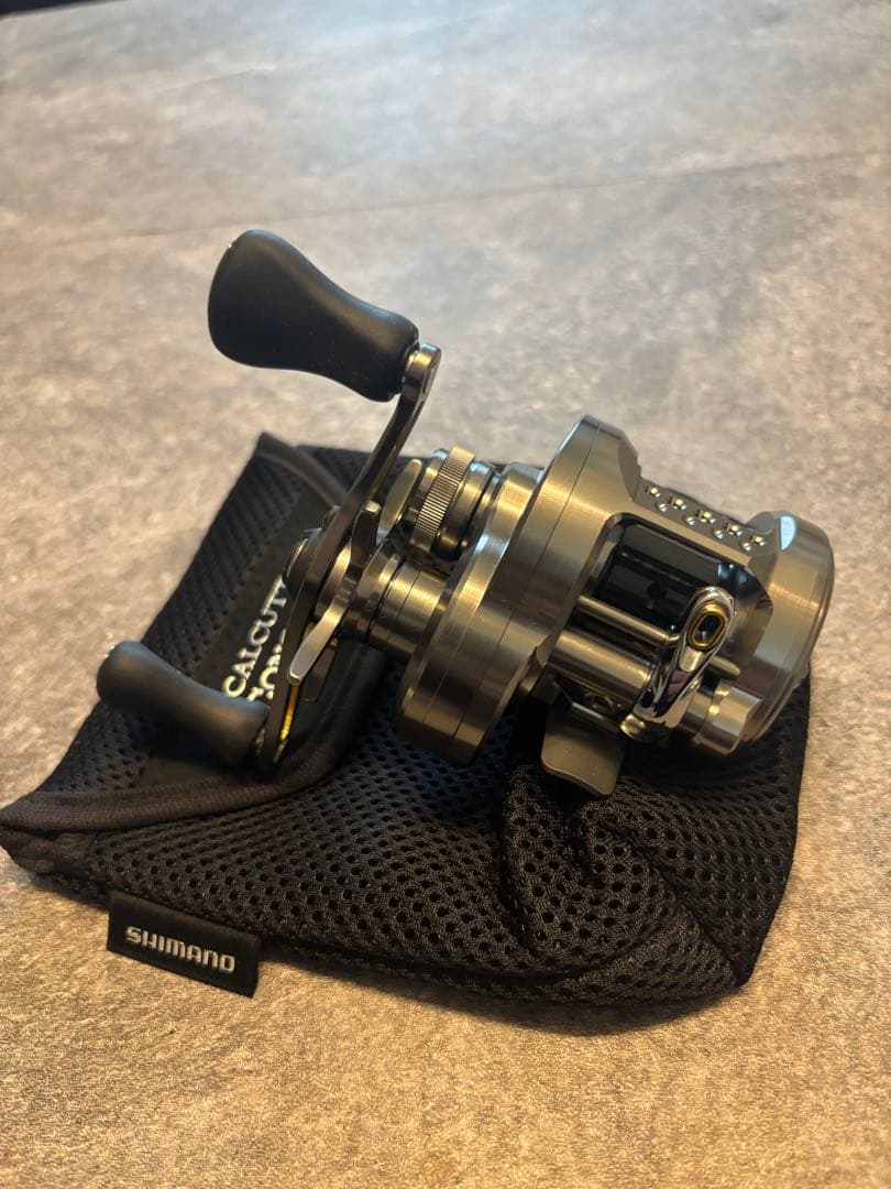 SHIMANO 23 カルカッタコンクエストBFS XG RIGHT 右ハンドル
